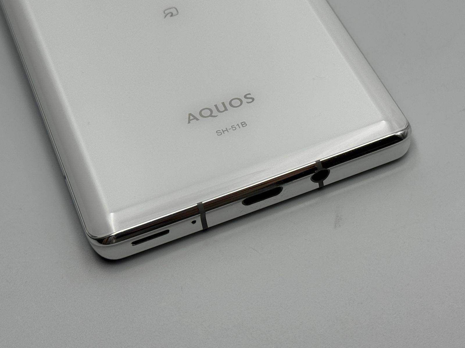 中古B】AQUOS R6 SH-51B ホワイト SIMフリー 白ロム