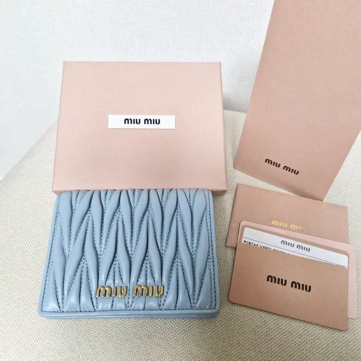 ミュウミュウ テラッセ 二つ折り財布