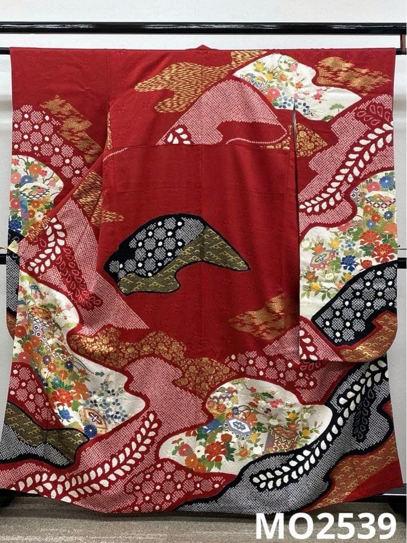 振袖 絞り染め 金駒 金彩 紋意匠 小田急扱い 身丈157cm MO2539