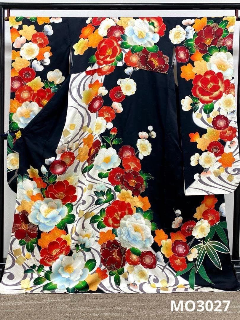 振袖 金彩 ラメ刺繍 椿 紋意匠 身丈169cm パールトーン加工　MO3027