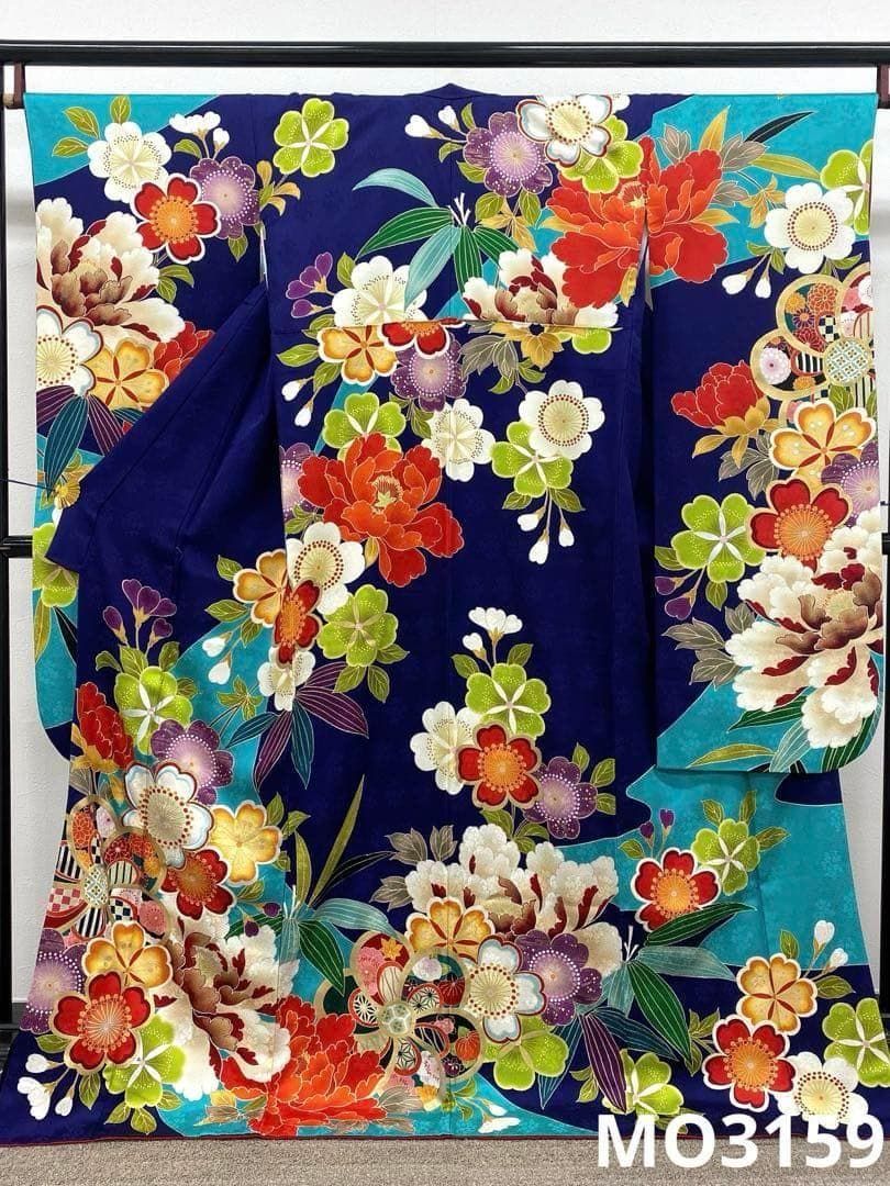 振袖 刺繍 金彩 銀彩 紋意匠 身丈169cm 撥水加工済 MO3159