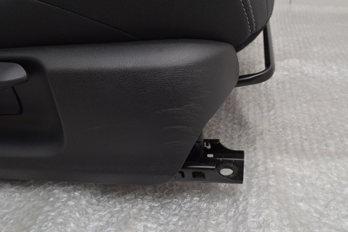 程度良好品】トヨタ GRヤリス 純正 シート 運転席側 右側 1脚 