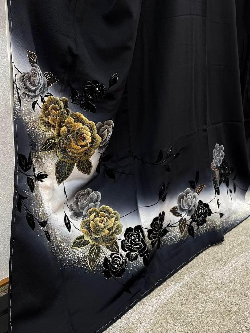 黒留袖 モノトーン 刺繍 金彩 グリッター箔 薔薇 正絹 躾糸付 正絹
