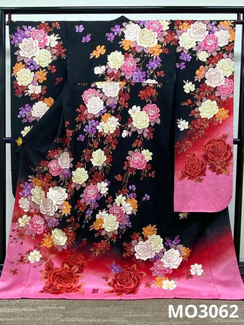 振袖 豪華 刺繍 薔薇 紋意匠 身丈169cm 新品未使用品 MO3062