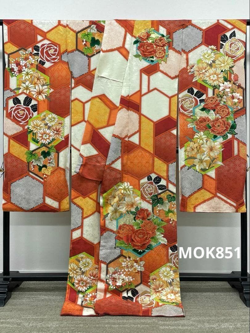 振袖 仮絵羽 刺繍 金彩 紋意匠 正絹 未仕立て品 八掛付き MOK851