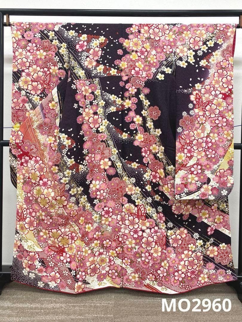 振袖 金駒 金彩 相良刺繍 絞り 銀通し 蝶 桜 身丈159cm MO2960