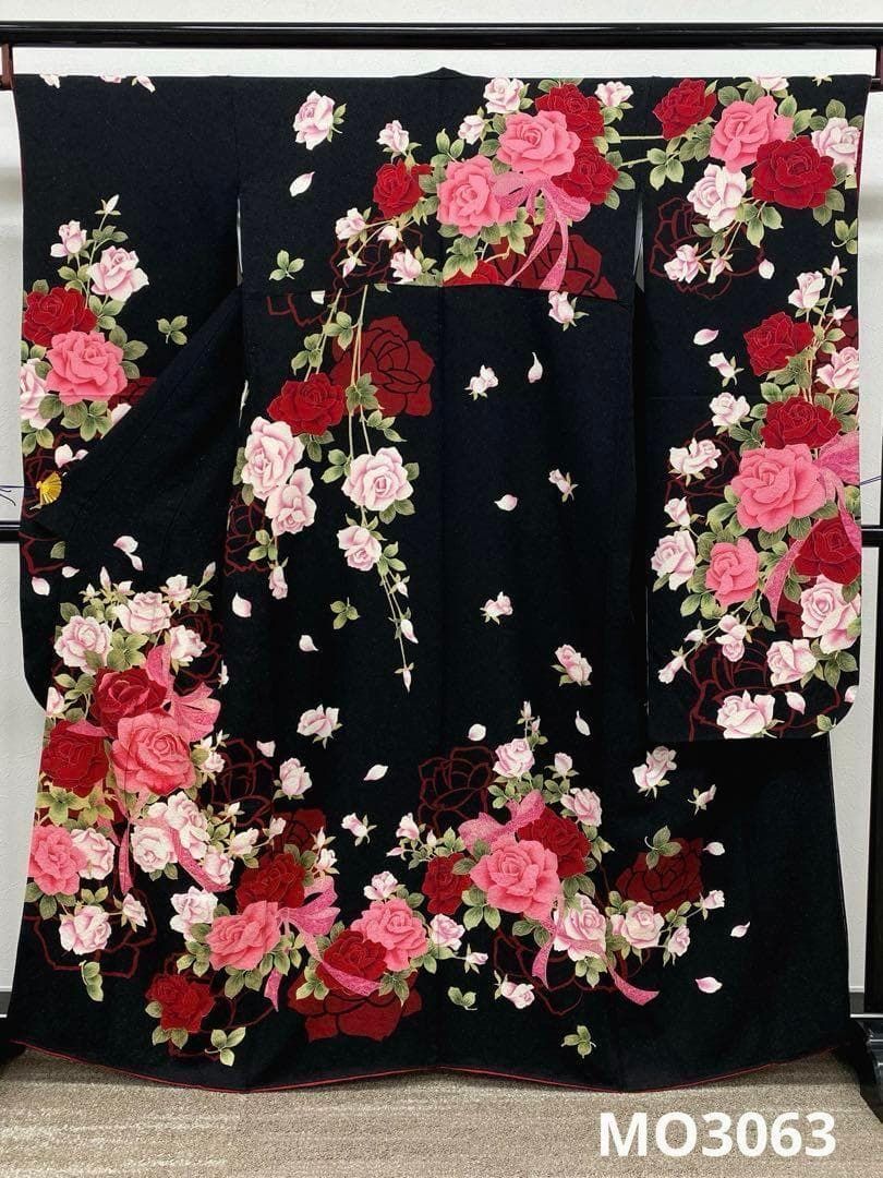 振袖 豪華 銀通し 刺繍 薔薇にリボン 身丈158cm 撥水加工済