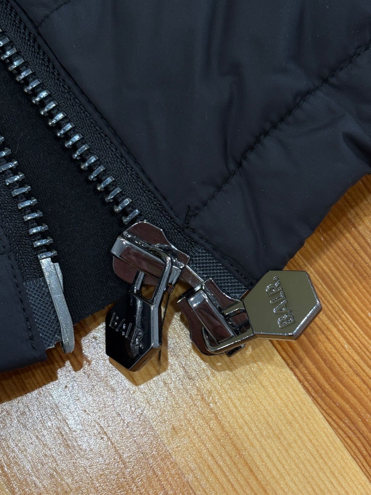 BALR. ボーラー ダウンベスト 黒 B1371 1001 メタルロゴ ハイネック
