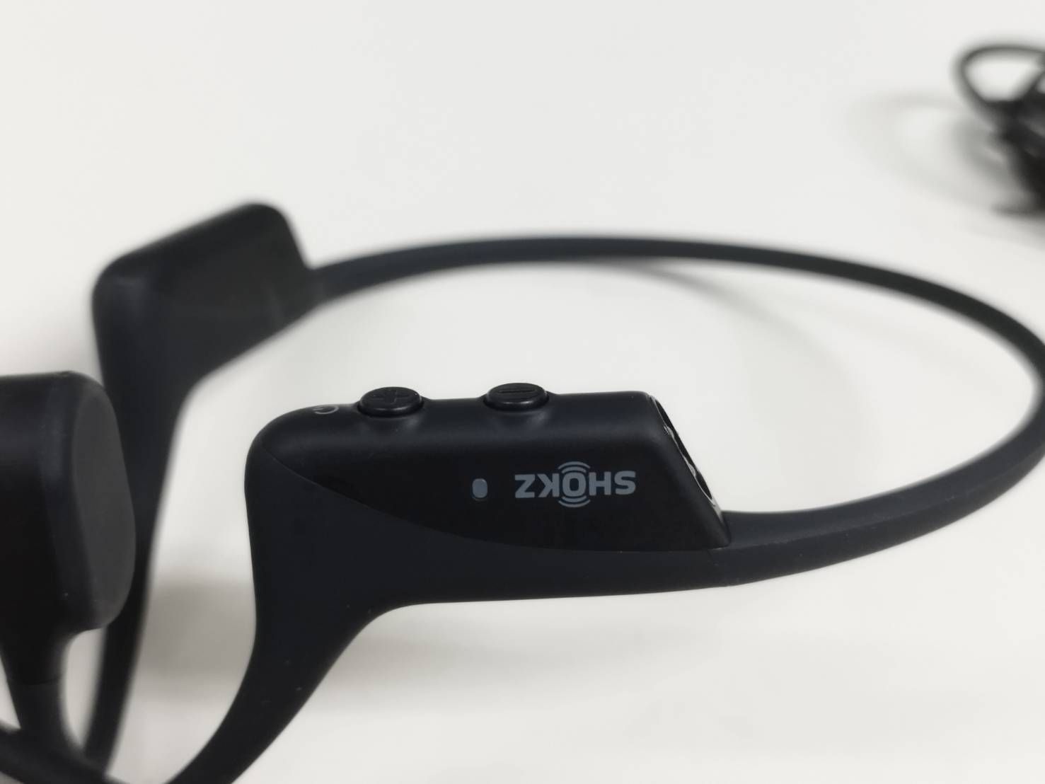 良品】SHOKZ OpenComm2/C110/ワイヤレス骨伝導ヘッドセット - メルカリ