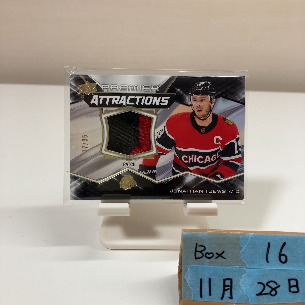 2022-23 Upper Deck Premier Jonathan Toews 17/35 CHICAGO BLACKHAWKS Attractions パッチ カード