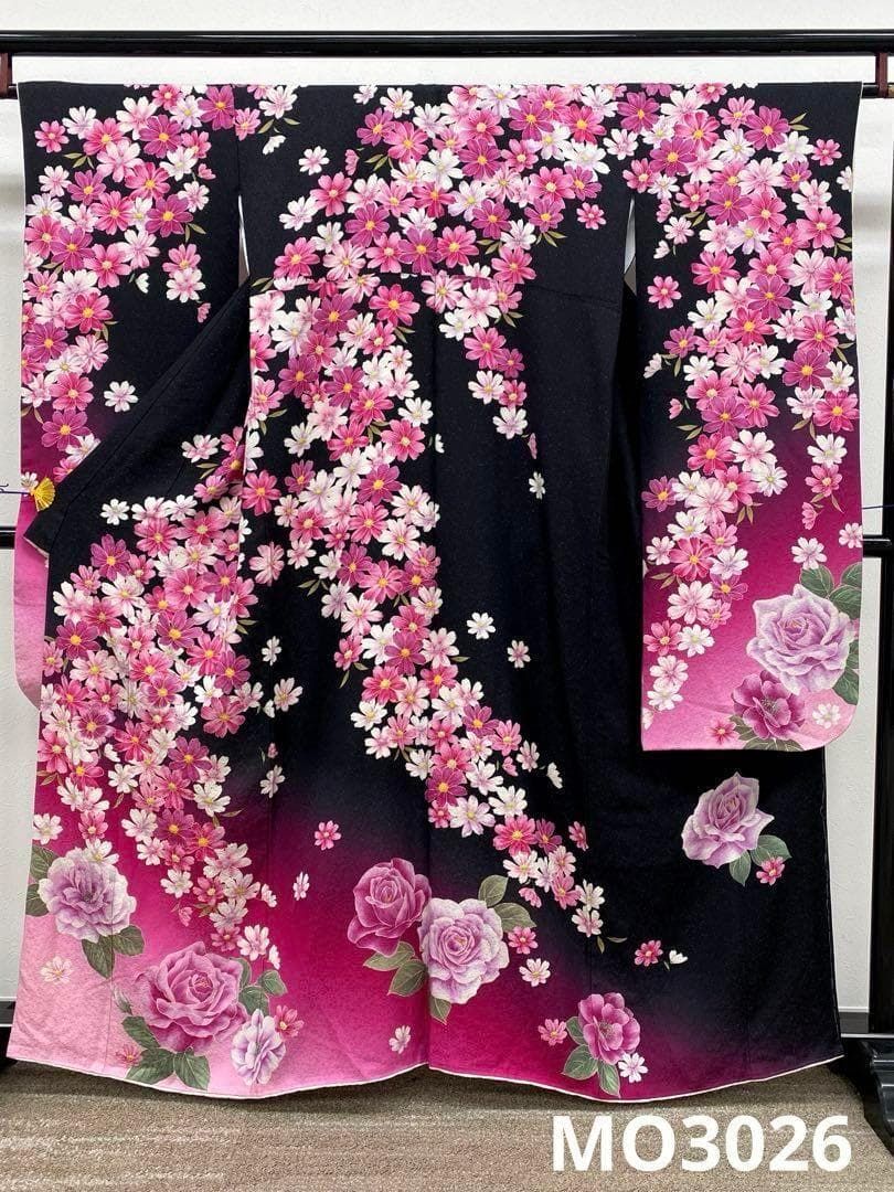 振袖 豪華 銀通し 刺繍 コスモス 薔薇 身丈158cm 撥水加工済