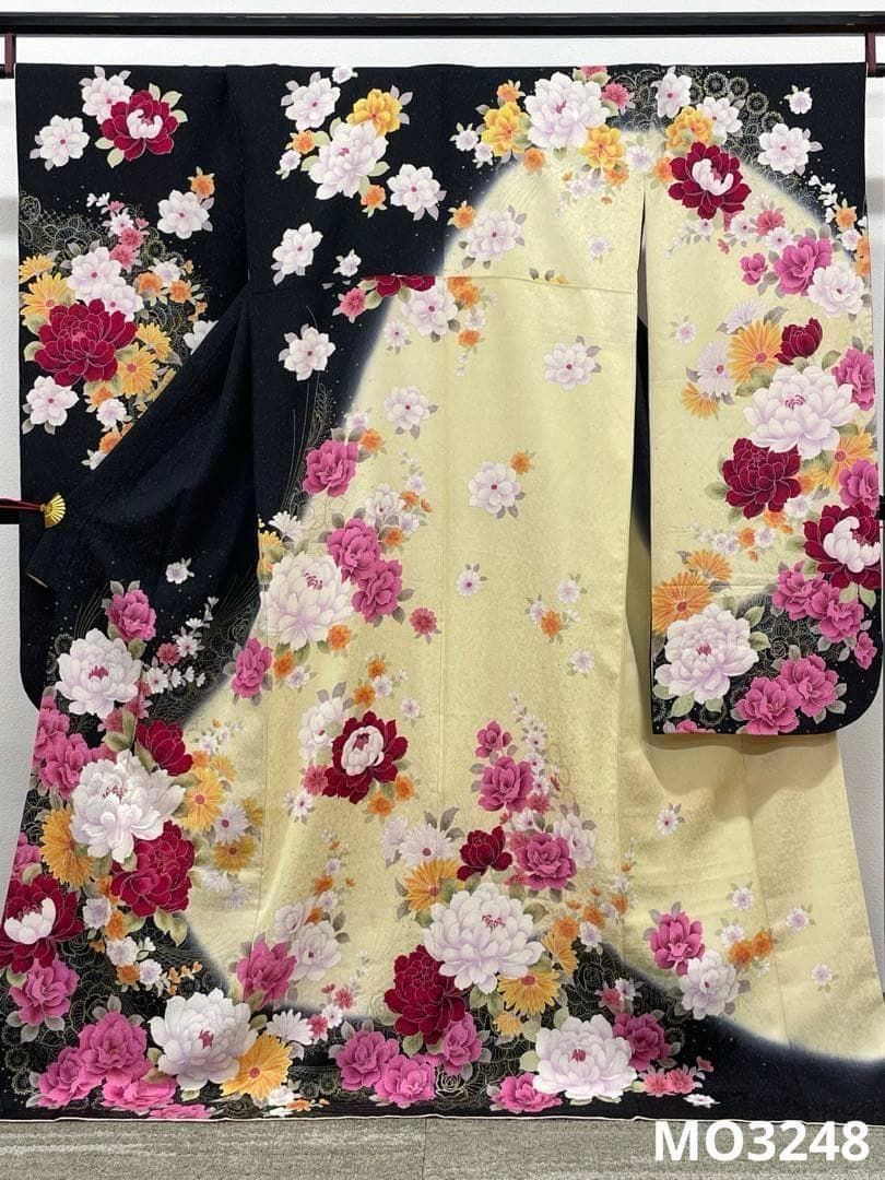 振袖 金彩 銀通し 紋意匠 刺繍 花々 身丈169cm 撥水加工済 MO3248