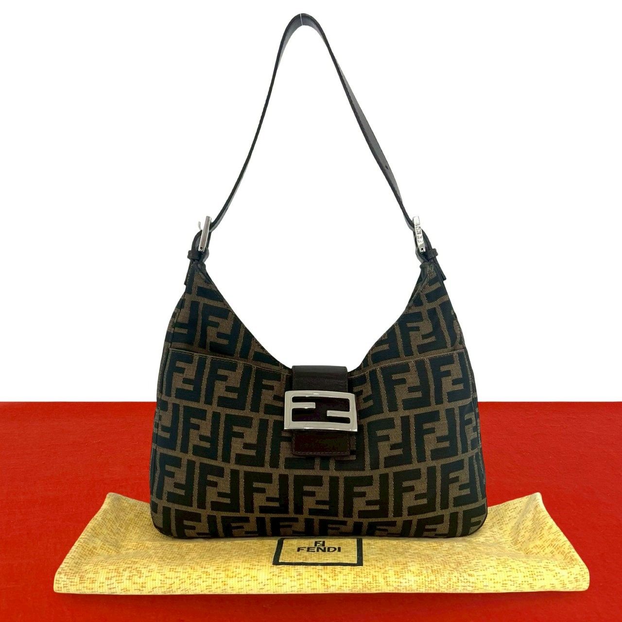 極 美品 袋付き FENDI フェンディ ヴィンテージ ズッカ FF ロゴ 金具