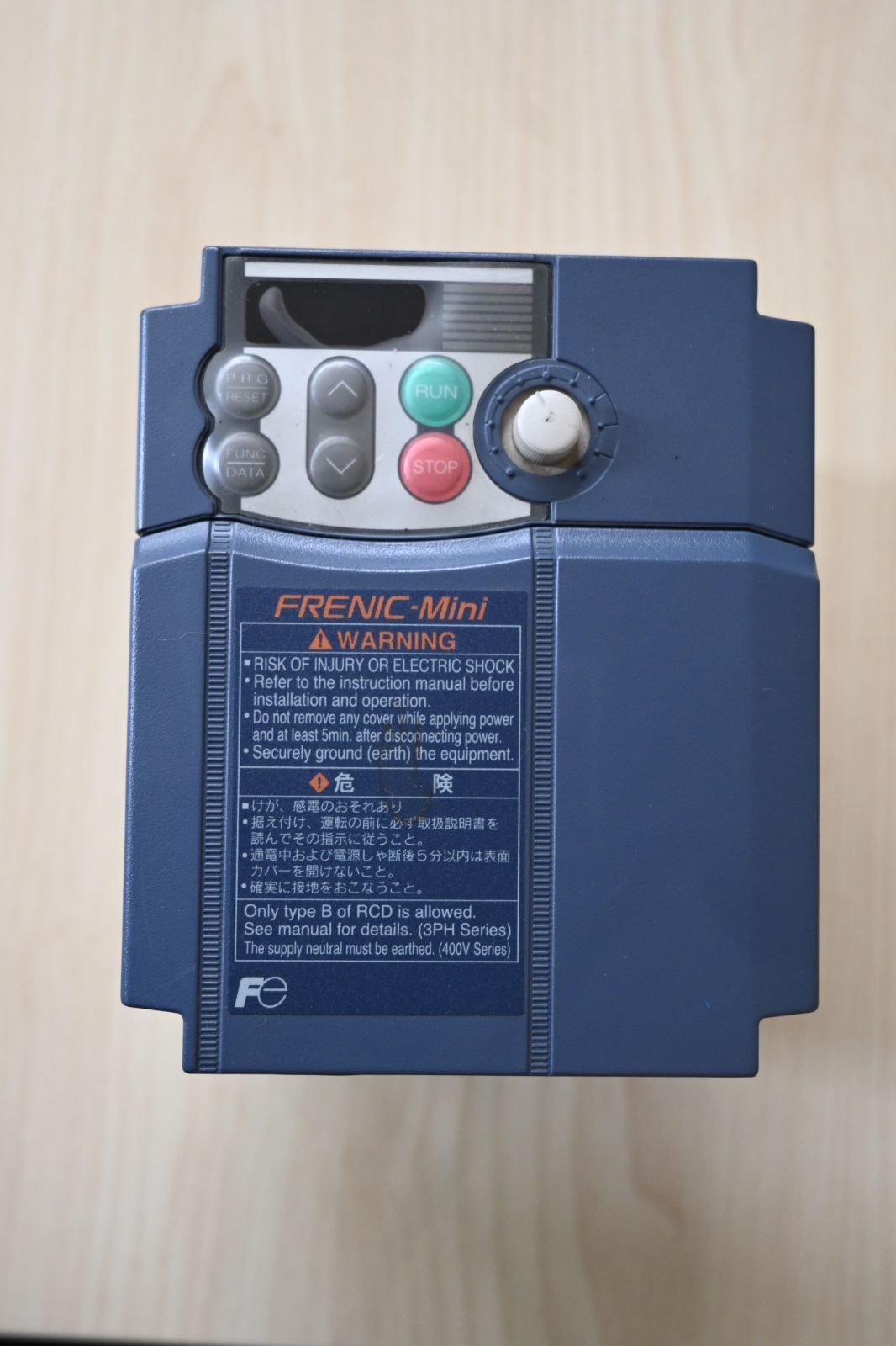 中古　FujI Electric FA/富士電機　FRN2.2C1S-2J