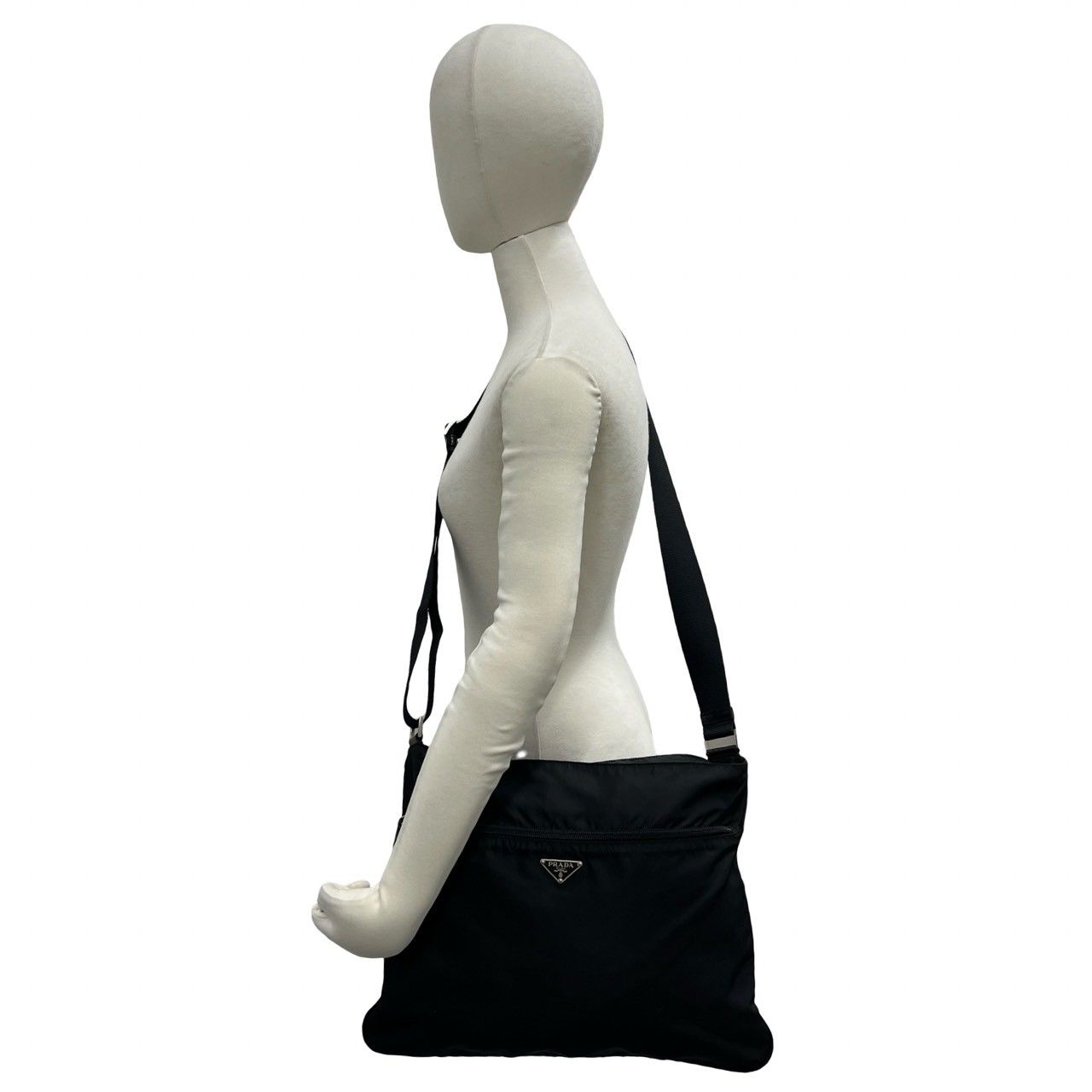 □極美品□ プラダ 三角ロゴ プレート ボディバッグ ナイロン ブラック