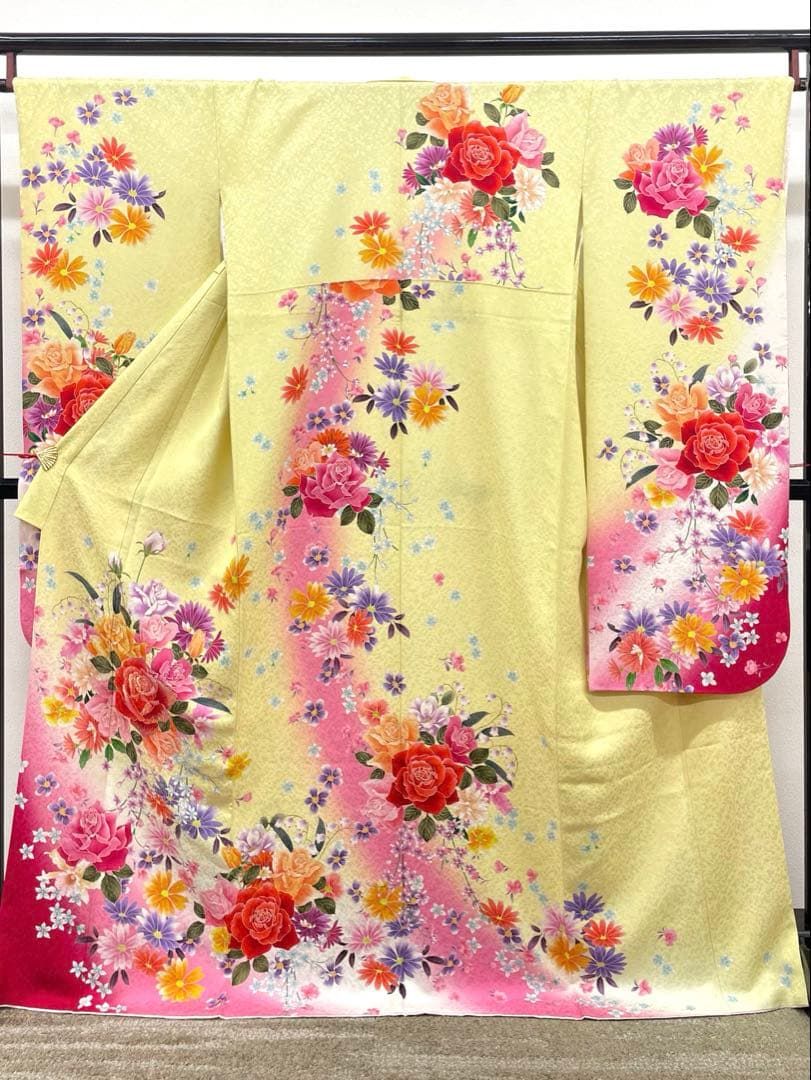振袖　納戸色　花文様　バラ　刺繍　ラメ　美品 振袖 ラメ刺繍 銀通し 薔薇 身丈166cm 撥水加工済 HKT142 - メルカリ