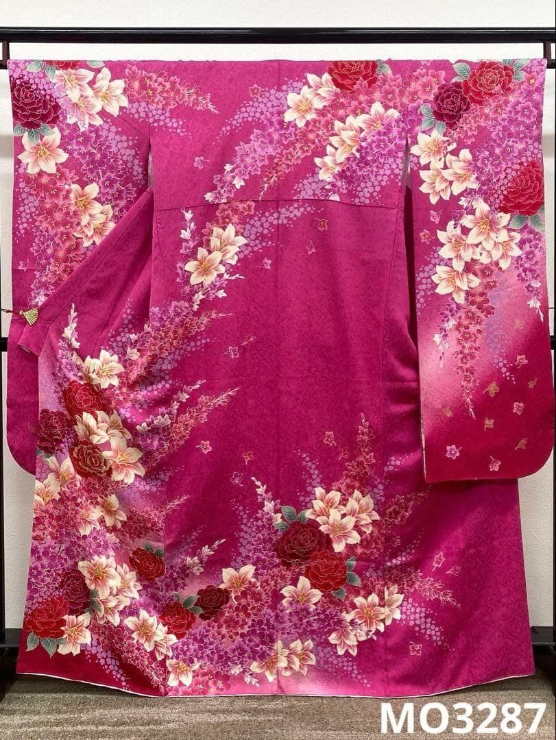 振袖 ラメ刺繍 金彩 百合 身丈161cm MO3287