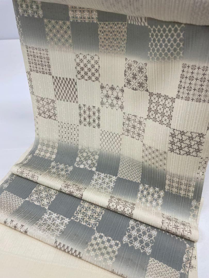 小紋 紋意匠 市松 オイスター色 正絹 反物 T7838