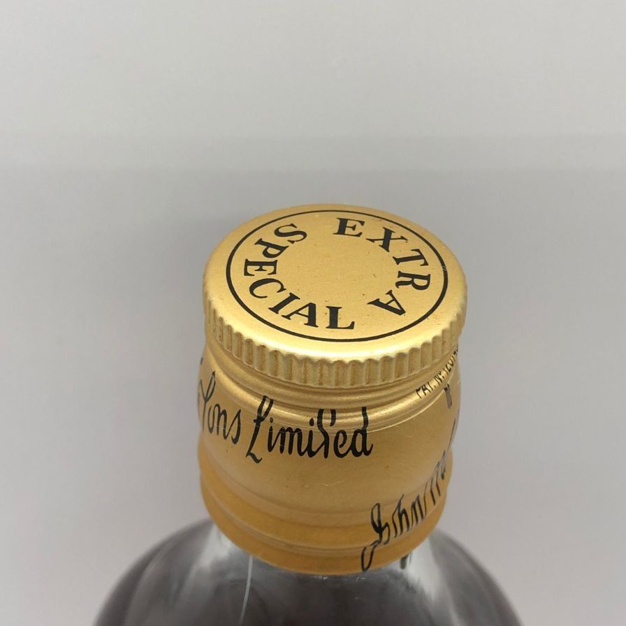 Johnnie Walker 黒ラベル12年　金キャップ　旧ボトル　750ml ジョニーウォーカー ブラックラベル 12年 金キャップ 750ml - メルカリ
