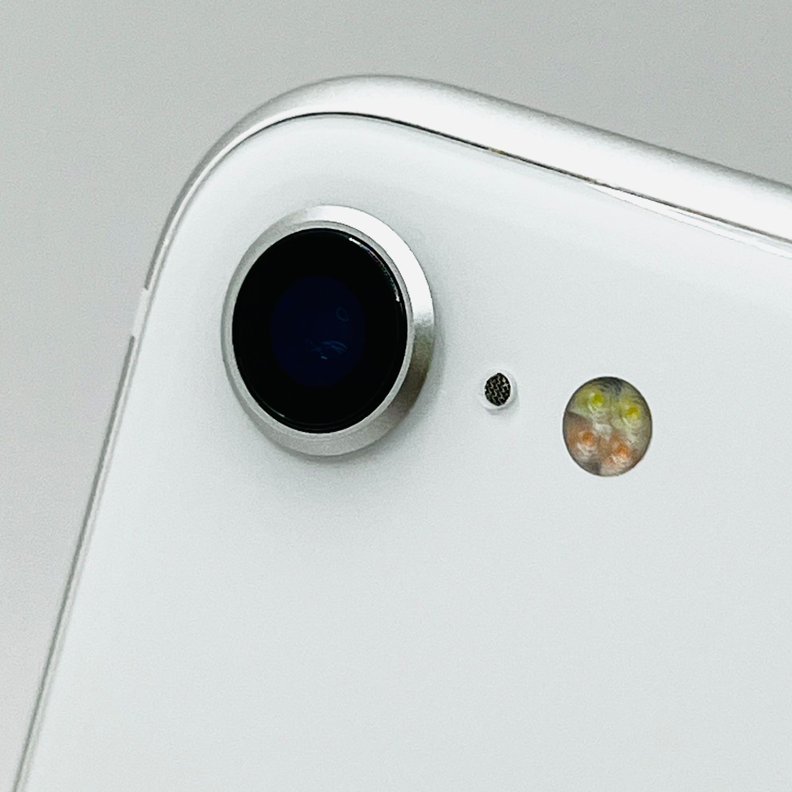au iPhoneSE 2 64GB ホワイト SIM解除済 ABランク - メルカリ