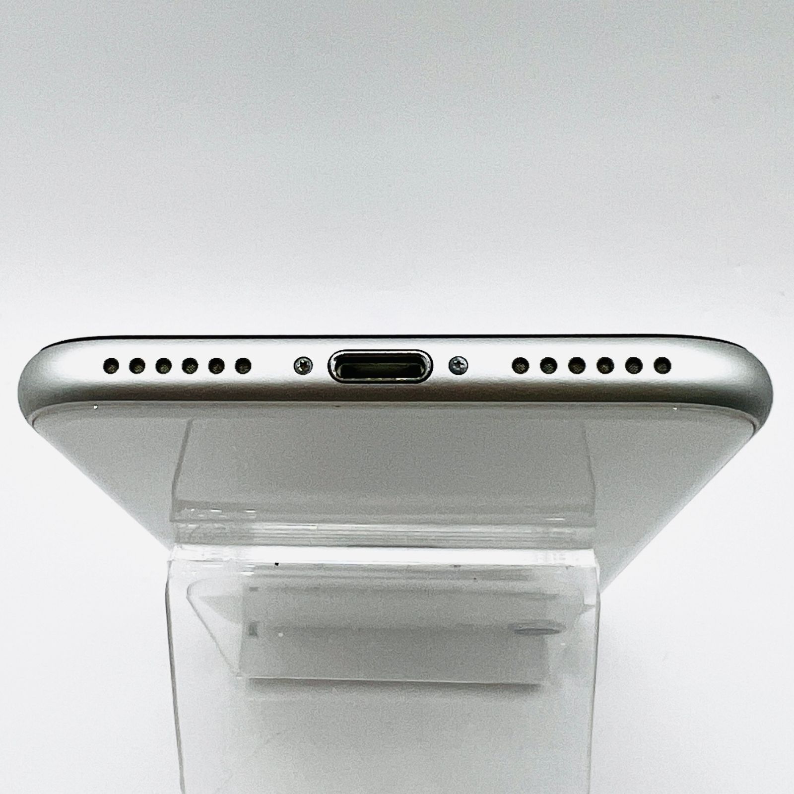 au iPhoneSE 2 64GB ホワイト SIM解除済 ABランク - メルカリ