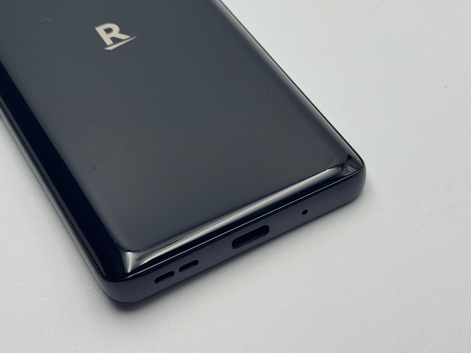 Rakuten Hand 5G P780 ブラック 中古C SIMフリー - メルカリ
