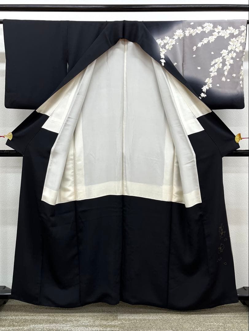 刺繍 訪問着 胡蝶蘭 正絹 黒地 HKT095 - メルカリ