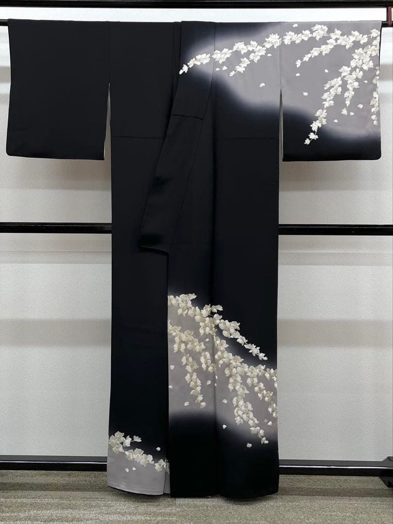 刺繍 訪問着 胡蝶蘭 正絹 黒地 HKT095 刺繍 訪問着 胡蝶蘭 正絹 黒地 HKT095 - メルカリ