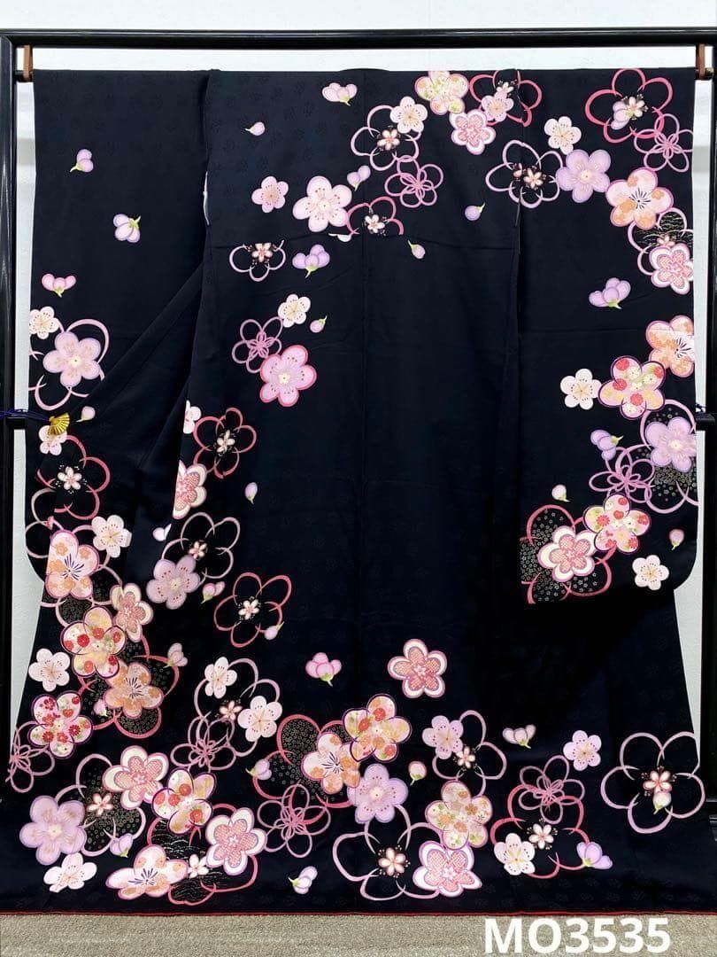 振袖 刺繍 金駒 金彩 紋意匠 身丈174cm 撥水加工済 MO3535 - メルカリ