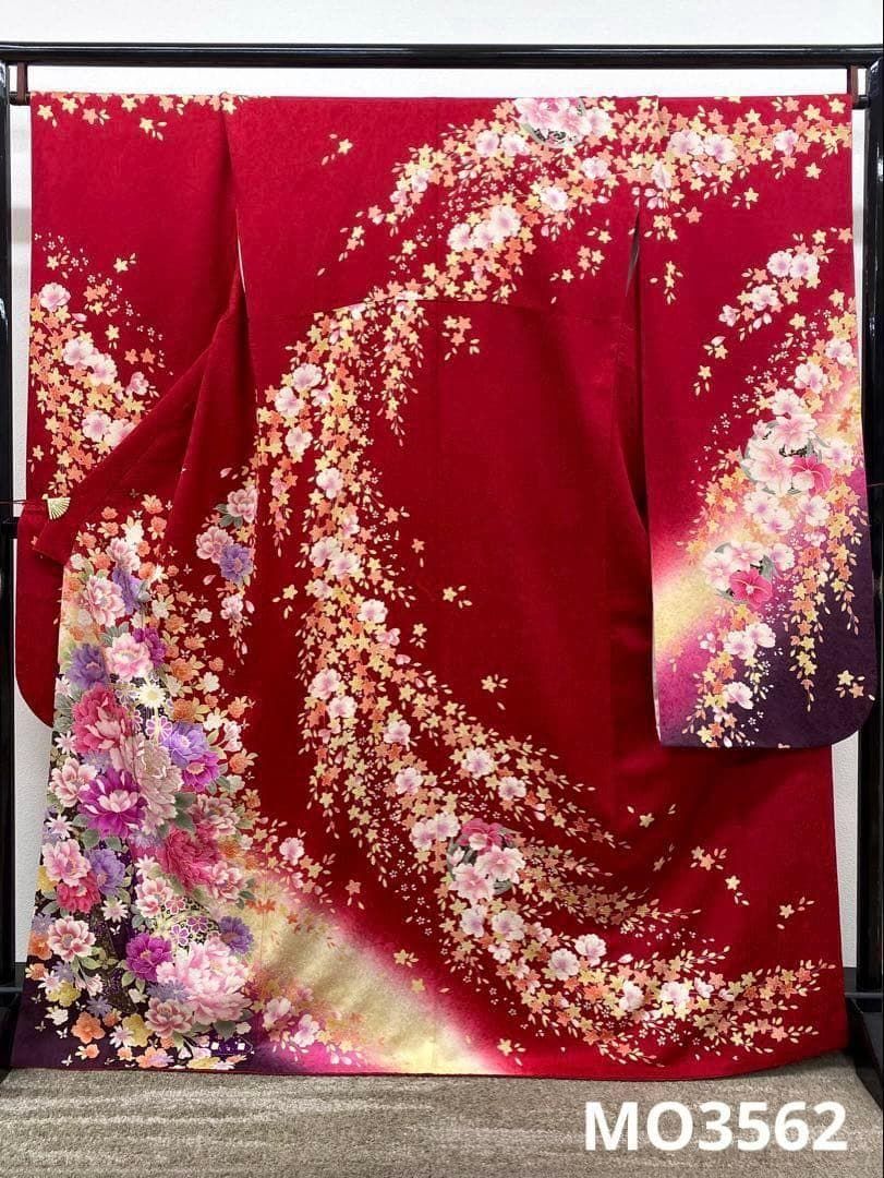 振袖 ラメ刺繍 金彩 紋意匠 身丈164cm MO3562 - メルカリ