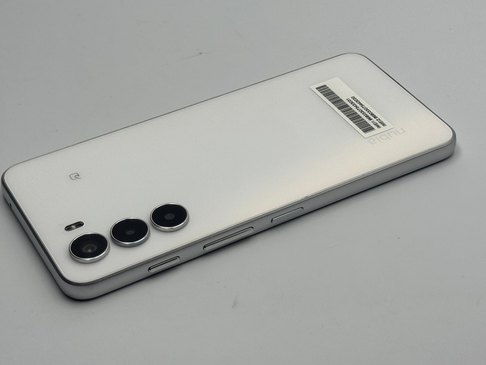 中古A】nubia S 5G 128GB ホワイト SIMフリー - メルカリ