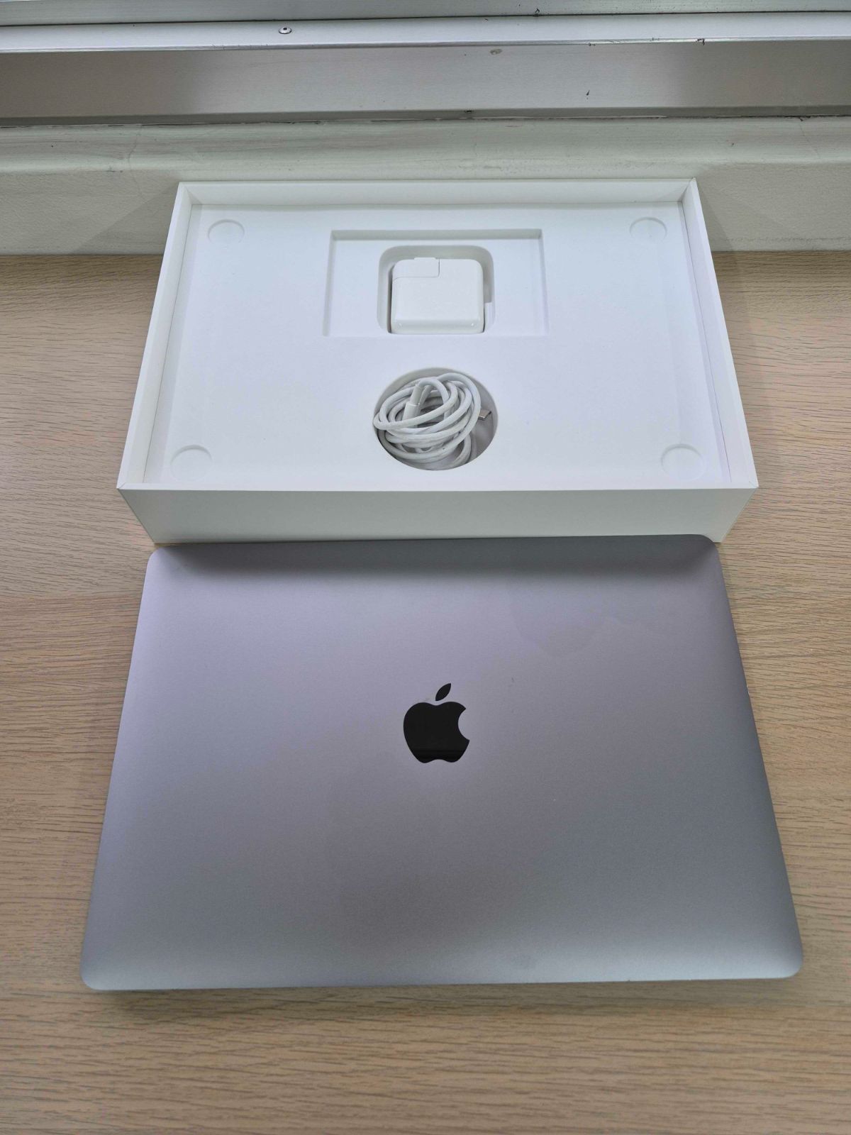Apple MacBook シルバー 小さな傷あり MacBook Air M1 2020 256GB シルバー 傷あり - メルカリ