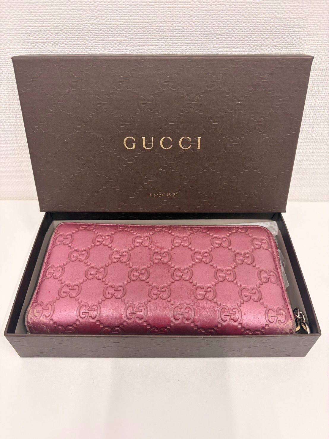 【中古品】 GUCCIグッチ GG柄 ラウンドファスナー 長財布 メタリックピンク ファッション小物 財布 箱付き 現状品 13,860円