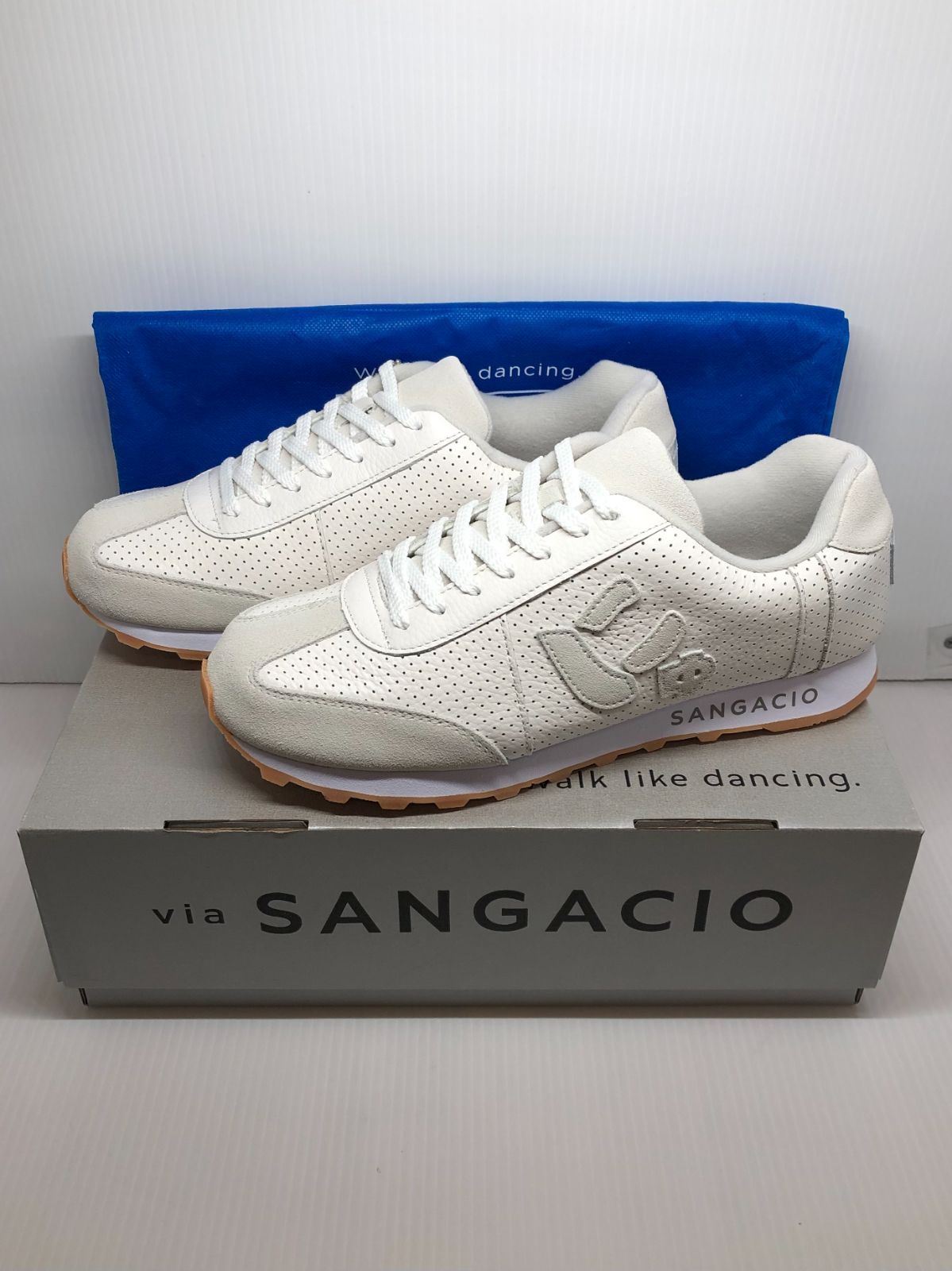 via SANGACIO にゅ～ずMOM スニーカー　パンチングレザー ホワイト