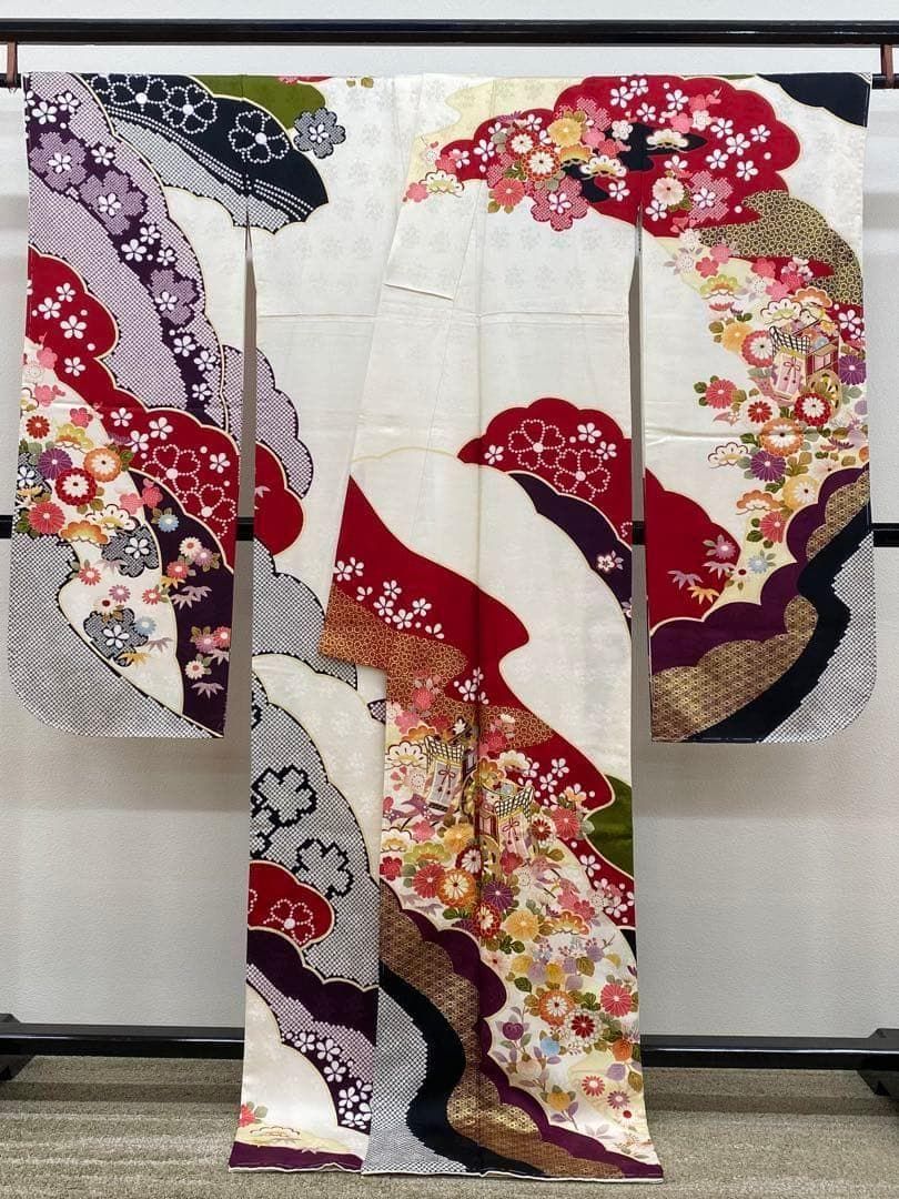 振袖 金駒 金彩 紋意匠 身丈172cm 躾糸付き 撥水加工済 MO2826 - メルカリ