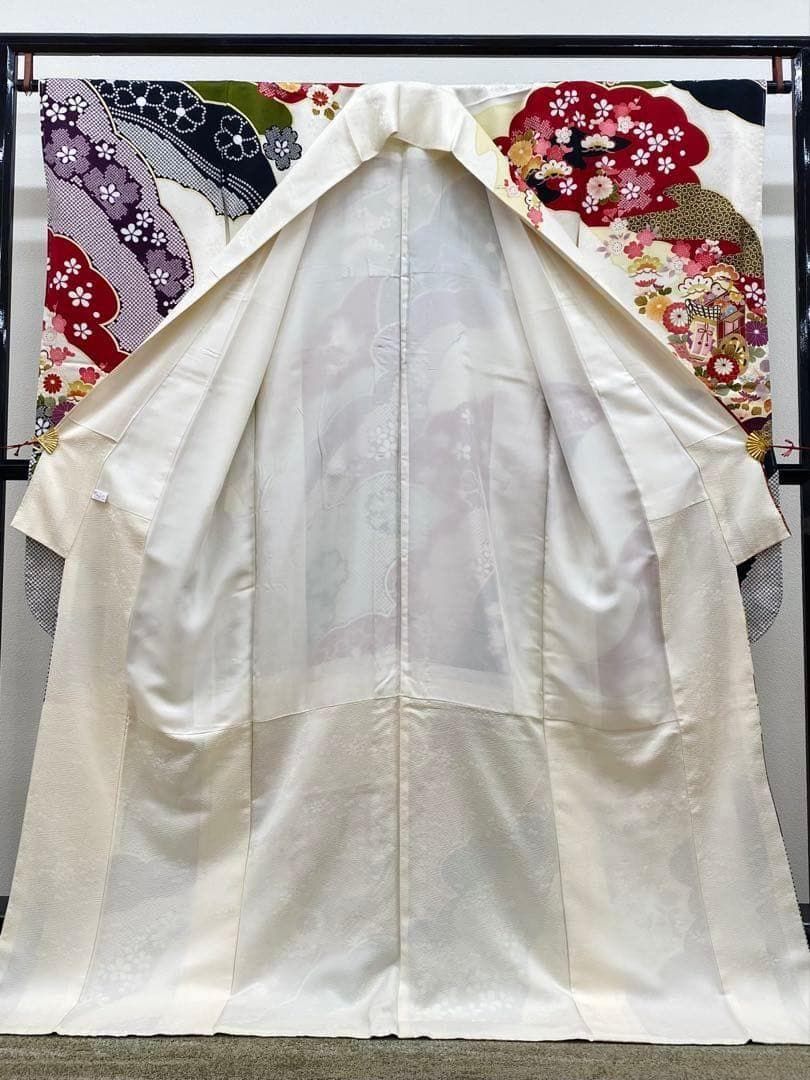 振袖 金駒 金彩 紋意匠 身丈172cm 躾糸付き 撥水加工済 MO2826 - メルカリ