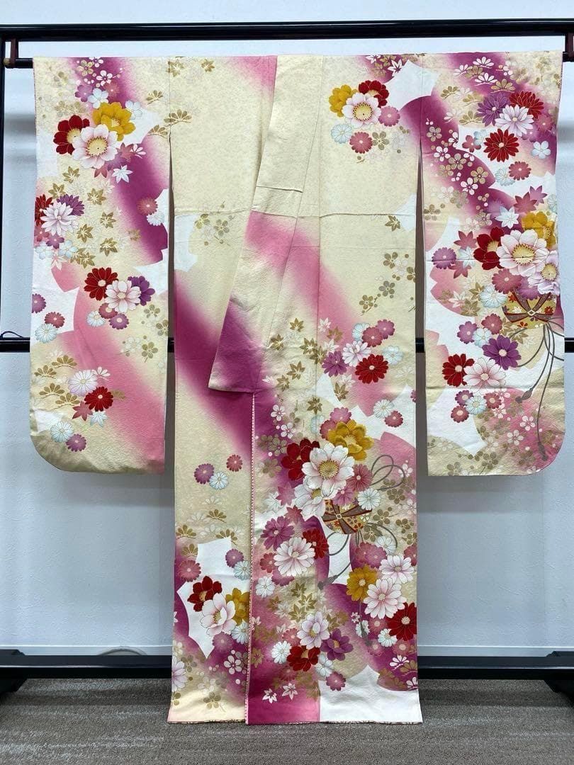 振袖 豪華 金彩 銀彩 銀通し ラメ刺繍 柄八掛 身丈159cm MO3040 - メルカリ