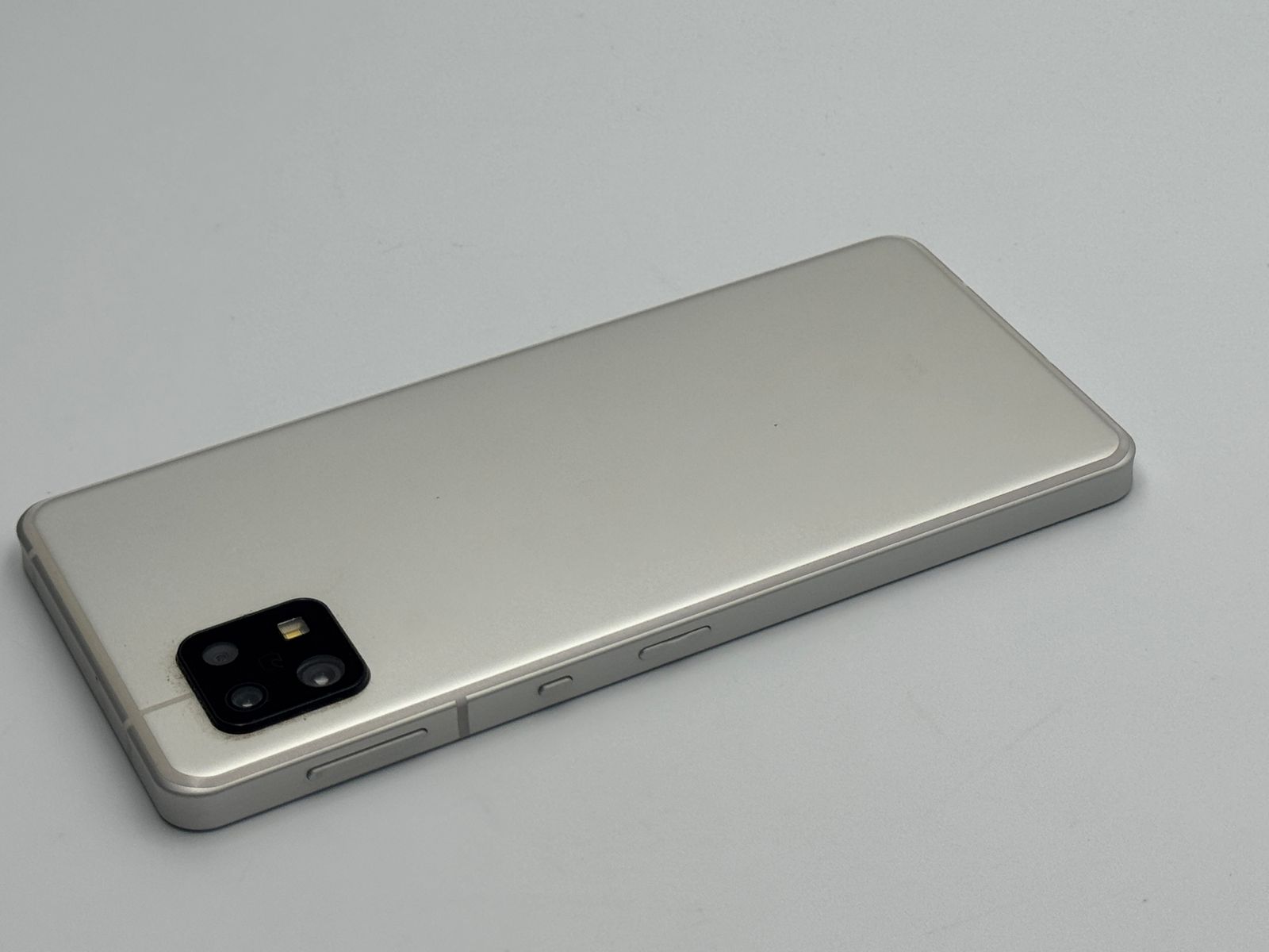 訳ありD】AQUOS sense6 SHG05 シルバー 64GB SIMフリー - メルカリ