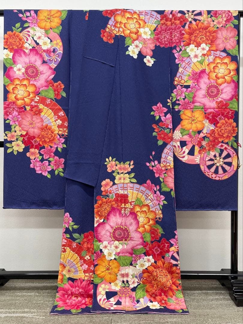 あ*ー様 正絹 振袖 刺繍 紋意匠 豪華 未仕立て品 仮絵羽 1176 振袖 仮絵羽 銀通し 金彩 紋意匠 正絹 未仕立て品 八掛付き HFT011