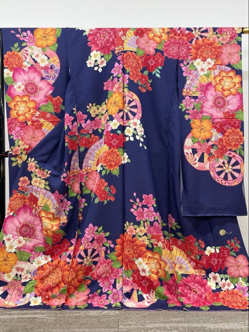 y*i様 正絹 振袖 花尽くし 紫 紋意匠 未仕立て品 仮絵羽 振袖 仮絵羽 銀通し 金彩 紋意匠 正絹 未仕立て品 八掛付き HFT011