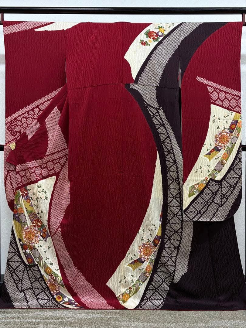 振袖 刺繍 金彩 紋意匠 身丈166cm パールトーン加工済 HKT015