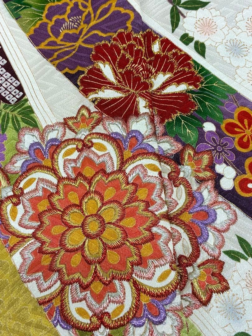 振袖 刺繍 金彩 紋意匠 身丈166cm パールトーン加工済 HKT015 - メルカリ