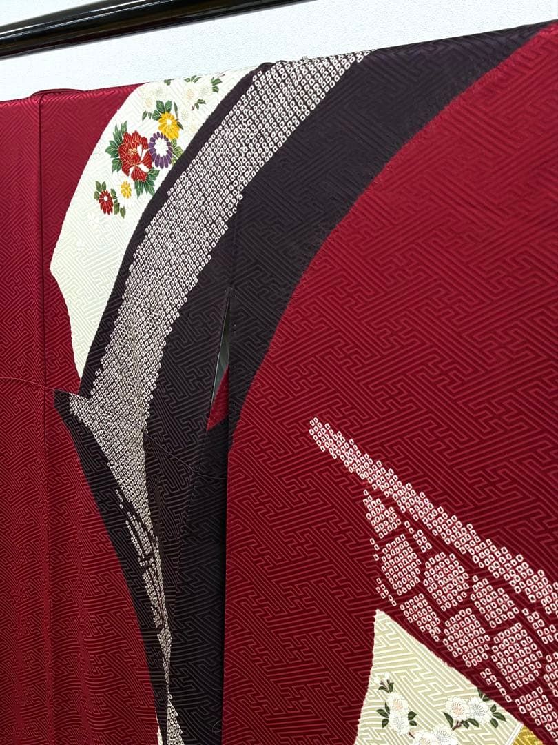 振袖 刺繍 金彩 紋意匠 身丈166cm パールトーン加工済 HKT015 - メルカリ