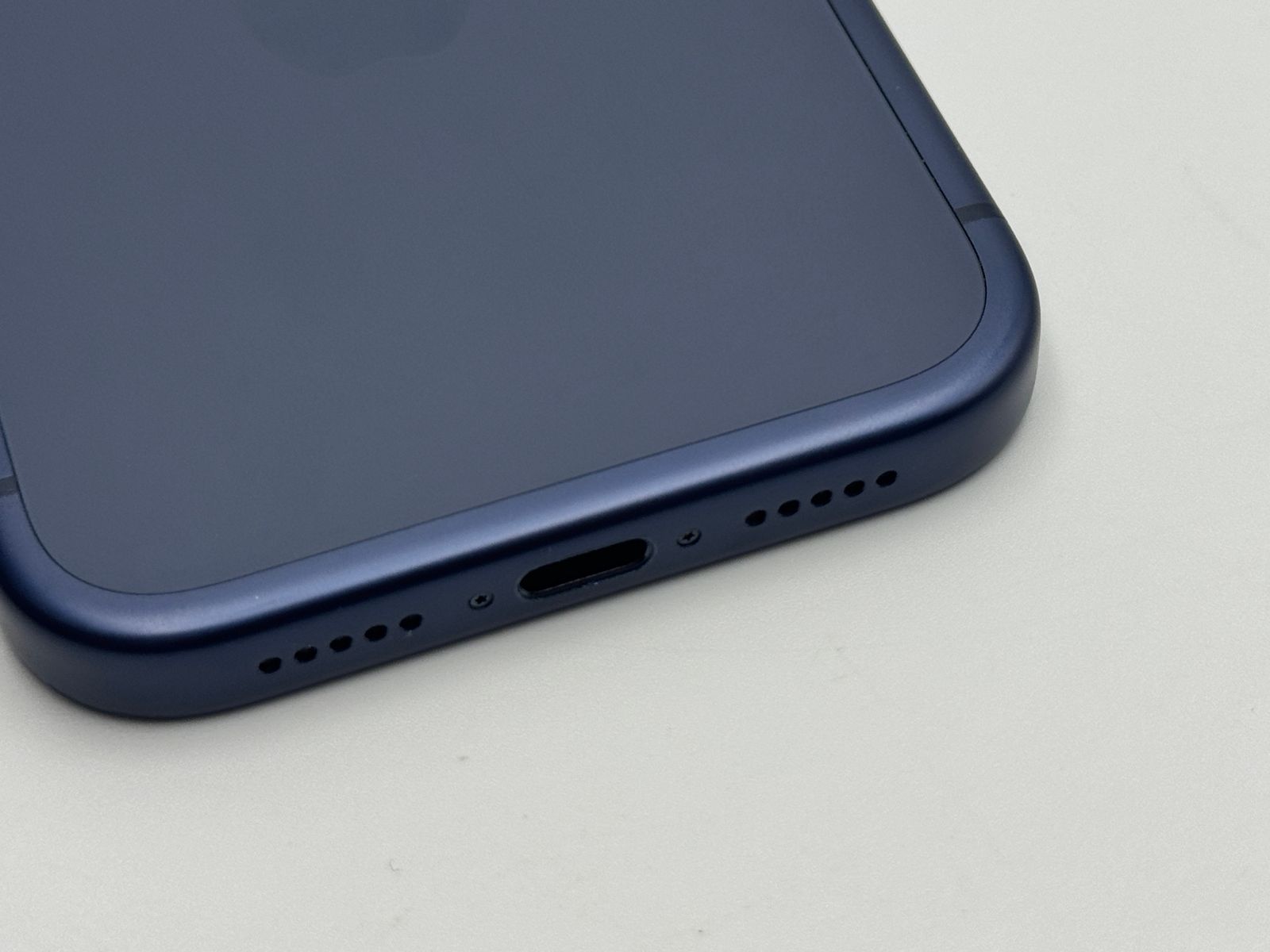iPhone 17 Pro 256GB ディープブルー 中古C - メルカリ