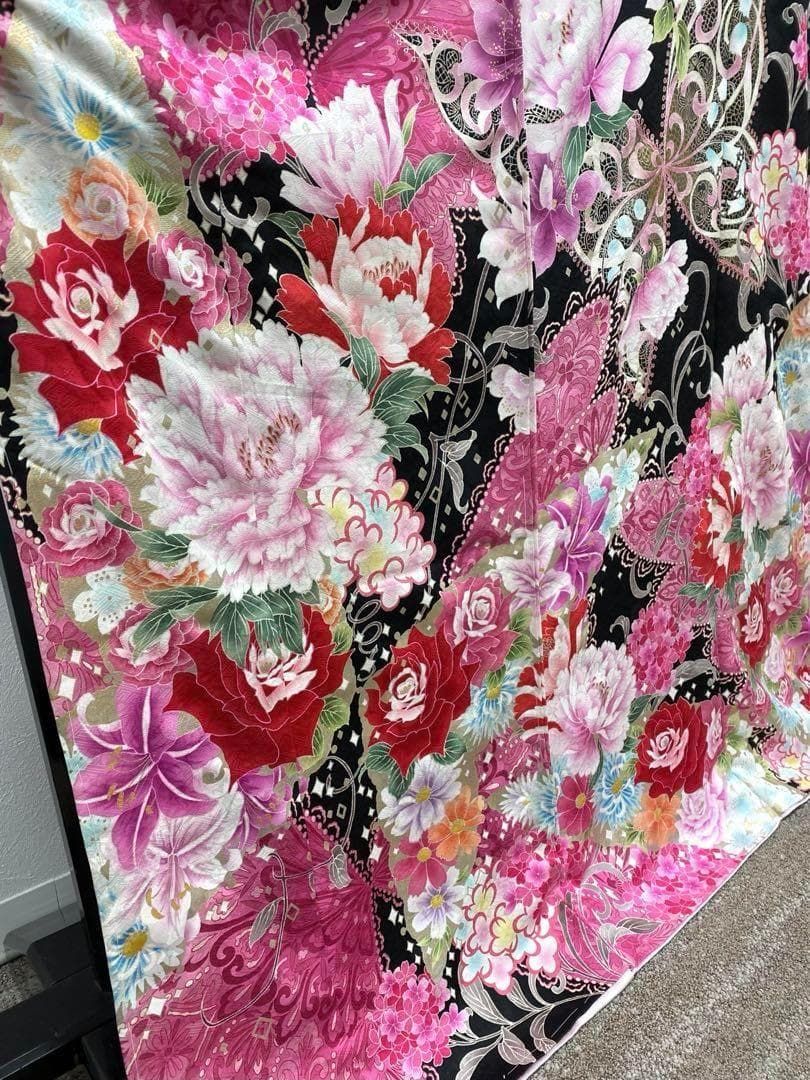 振袖 仮絵羽 刺繍 金彩 紋意匠 大輪 薔薇 牡丹 正絹 未仕立て品 八掛付き 振袖 仮絵羽 金彩 紋意匠 牡丹 薔薇 正絹 未仕立て品 八掛付き MOK618