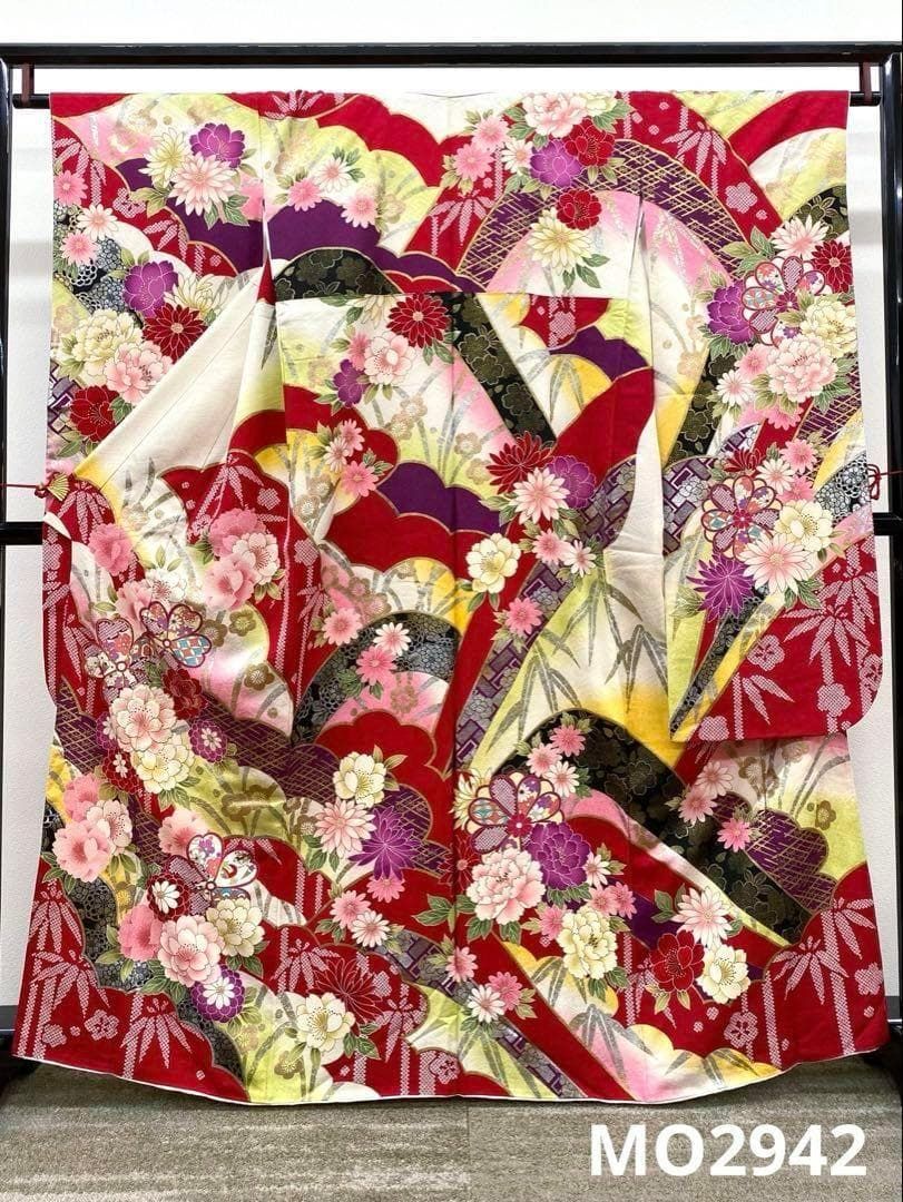 振袖 豪華 銀通し 刺繍 金彩 紋意匠 身丈159cm 撥水加工済 MO2942