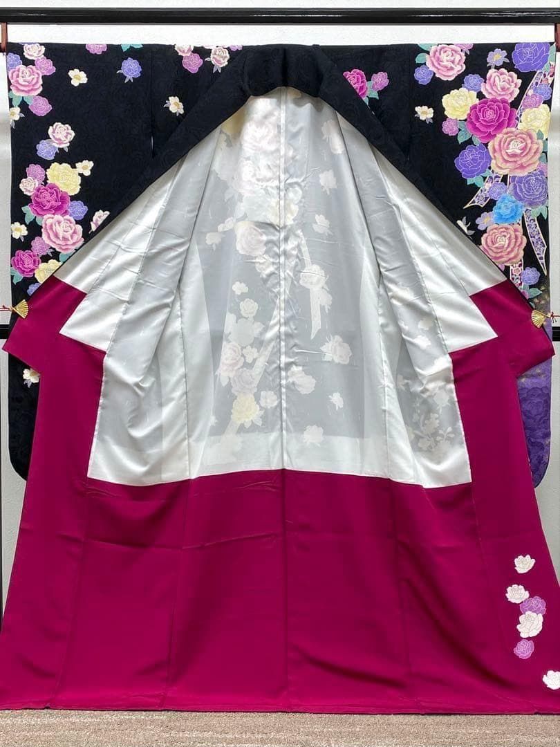 高い評判を得ている振袖 豪華 刺繍 金彩 薔薇 ふくれ織紋意匠 身丈