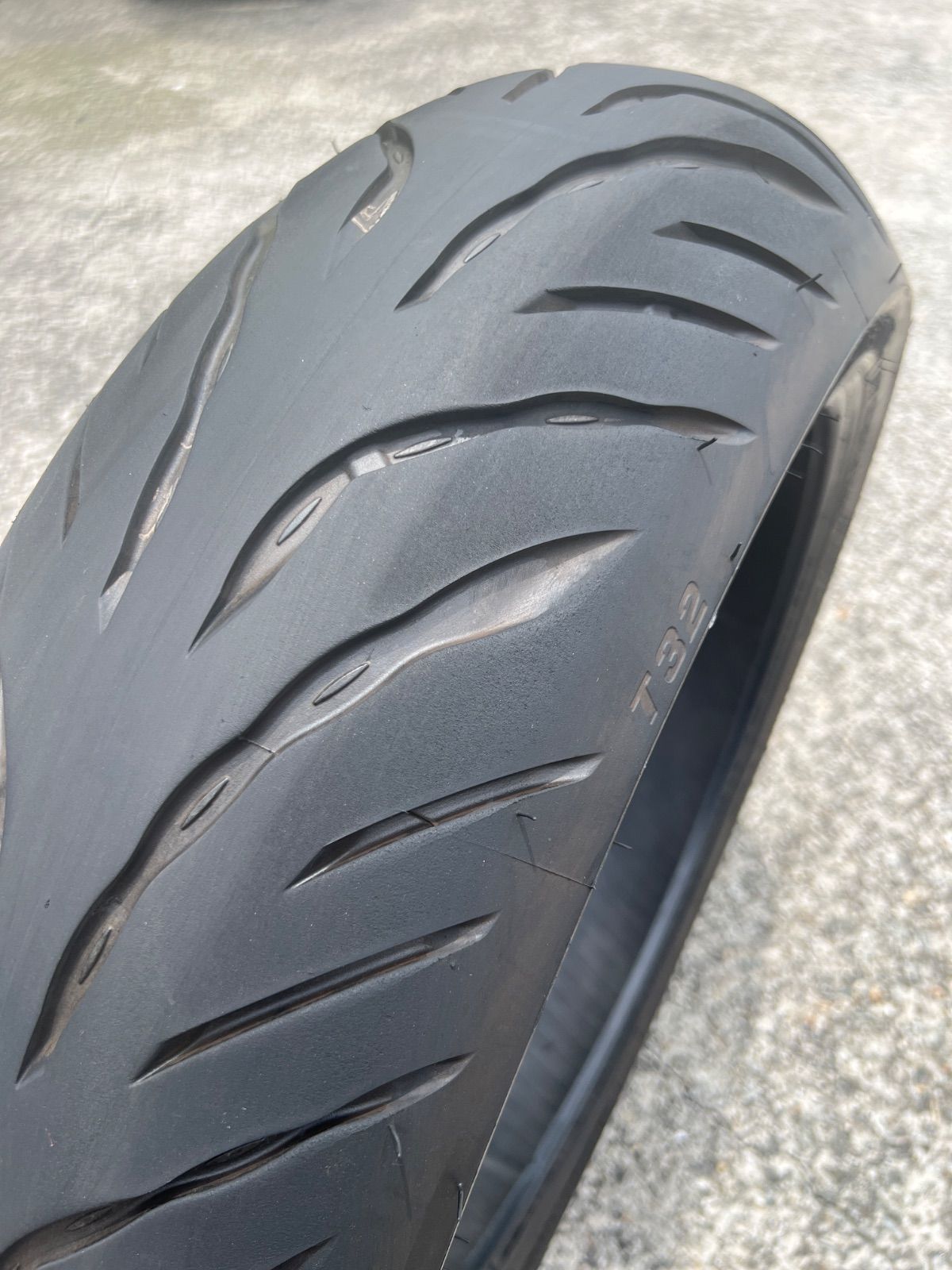 ブリヂストン T32 190/55ZR17 1347