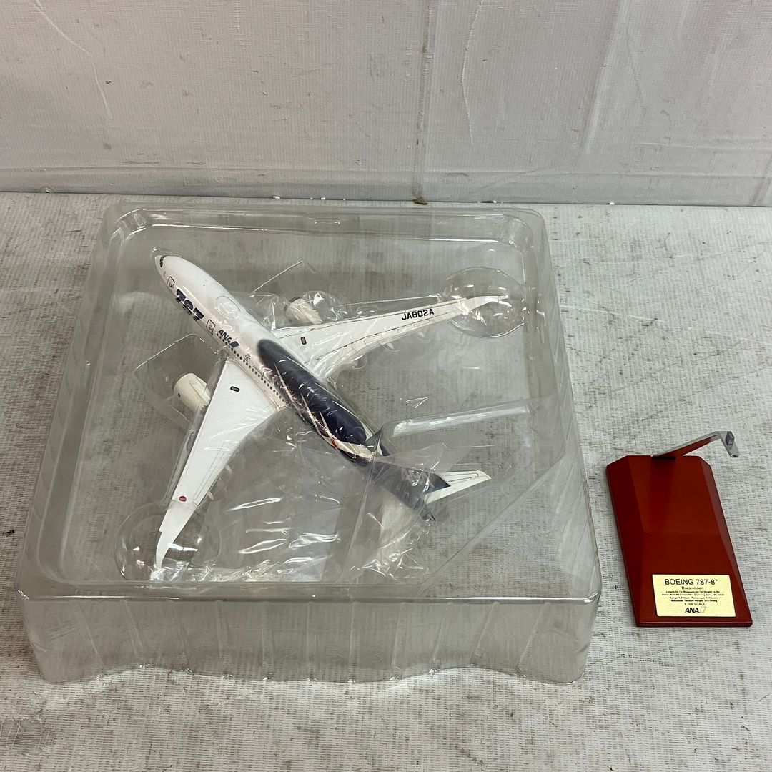全日空商事 1/200 NH20083 ANA ボーイング B787-8 特別塗装機 JA802A 航空機 模型 中古 美品 C11043949