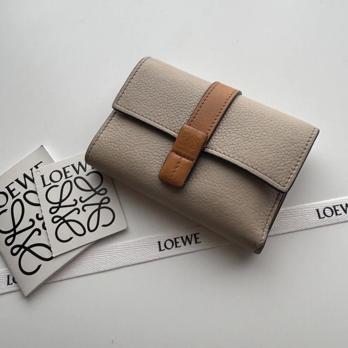 【美品】 480 LOEWE ロエベ 3つ折り財布